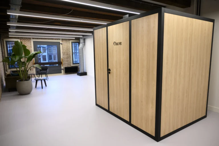 Kolfruimte huren of kopen? Voordelen van een mobiele kolfcabine